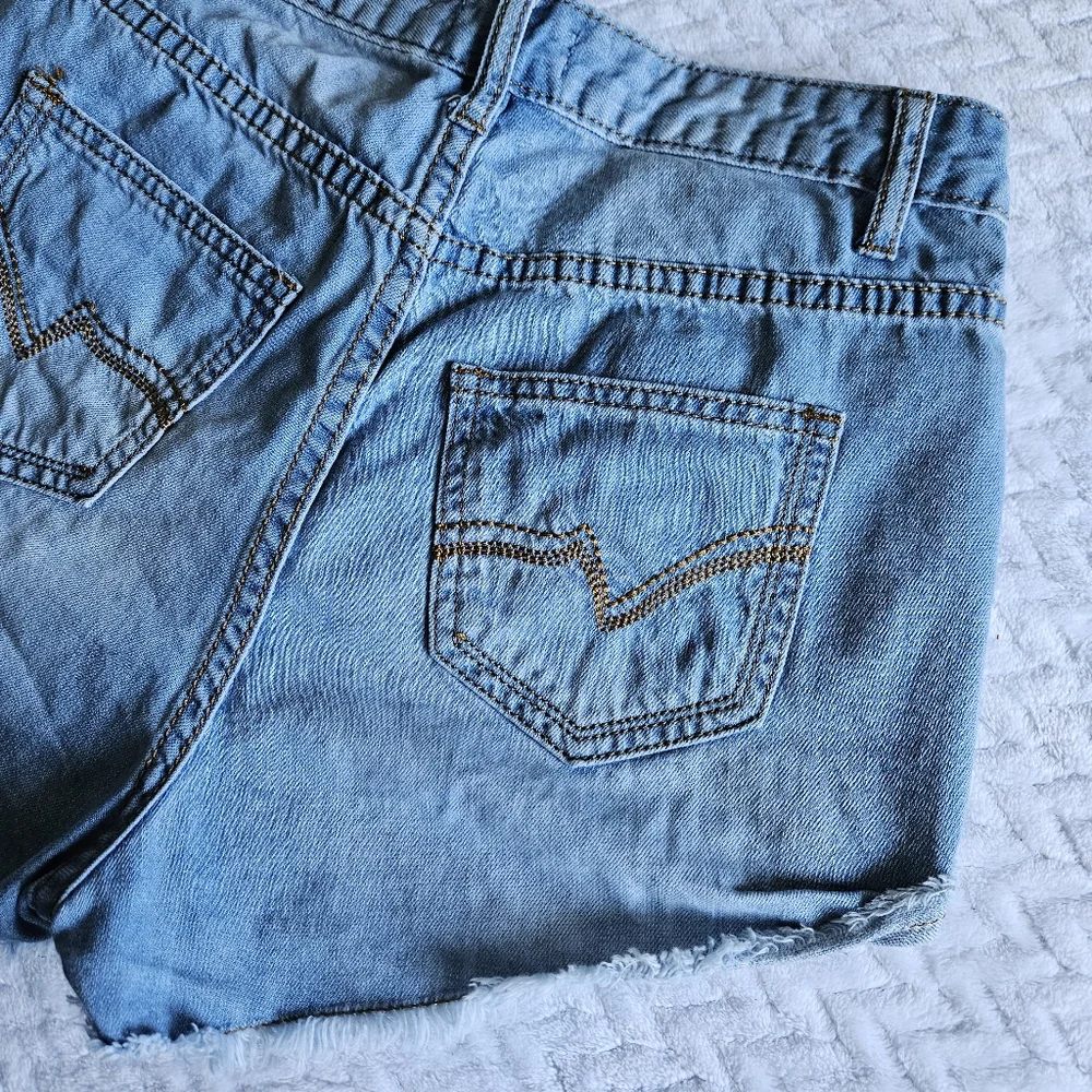 Fashion Nova Hi-Rise Cut-Off Denim Shorts Size Medium (28) - Picture 12 of 12